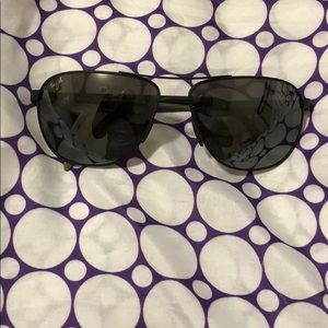Maui Jim’s aviator style sunglasses “Castles”